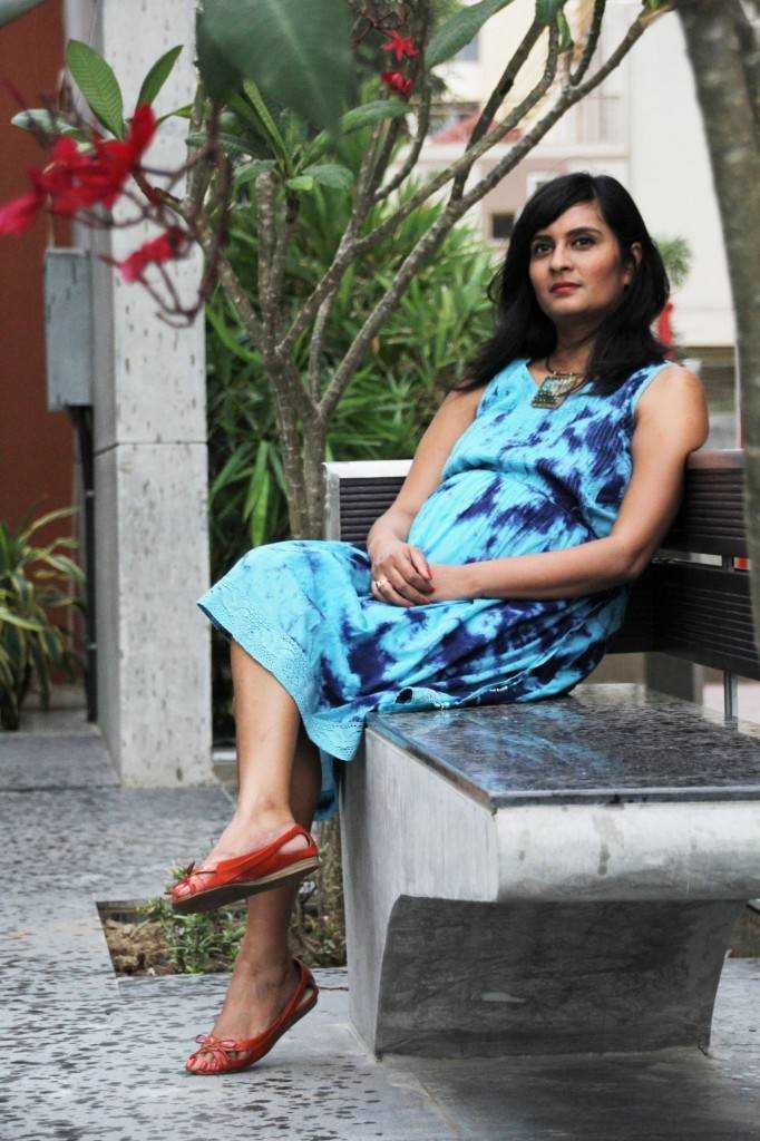 Dress: Nine Maternity Turquoise Pendant Collar: Khan Market, Delhi Coral Peeptoes: Charles & Keith