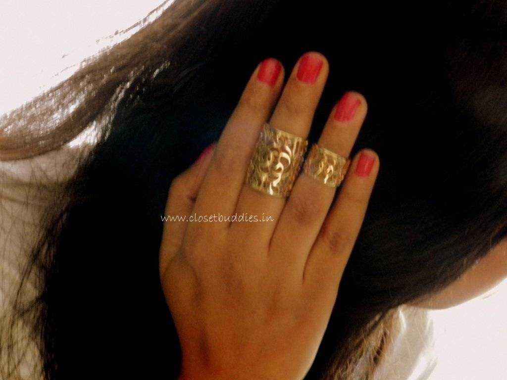 The Knuckle and Midi Rings from Forever 21 Nail Paint: Colorbar (Buy)