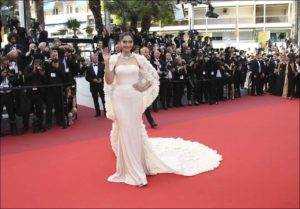 Actress Sonam Kapoor poses for photographers upon arrival at the screening of the film Loving at the 69th international film festival, Cannes, southern France, Monday, May 16, 2016. (AP Photo/Joel Ryan)