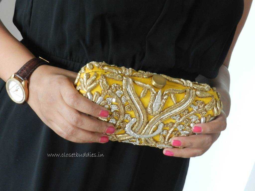 The pretty clutch at a closer look (Buy)